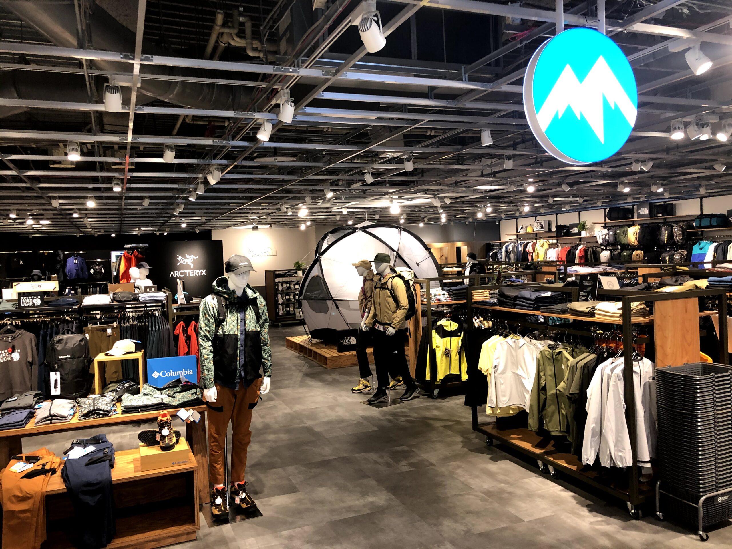 石井スポーツ ヨドバシ博多店